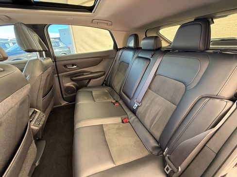 Used 2024 Nissan Ariya FWD image 19