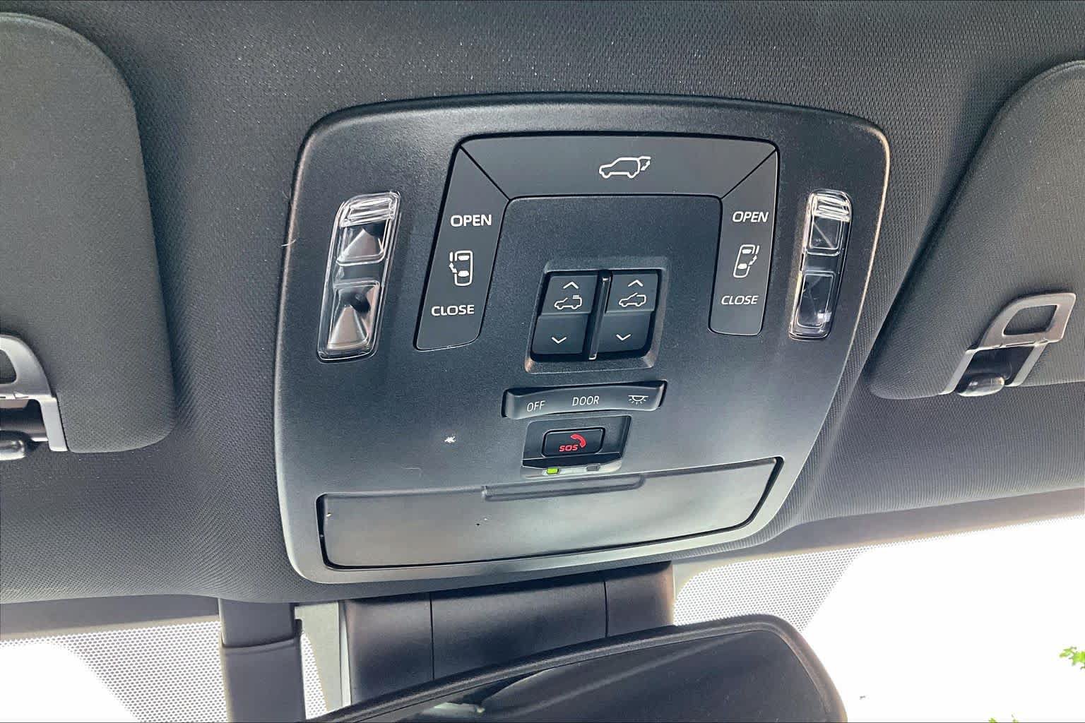 Used 2025 Toyota Sienna XSE FWD image 32