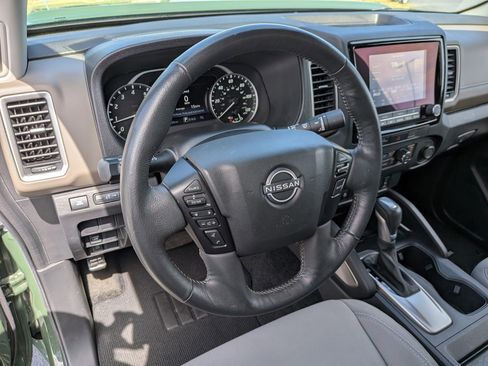 Used 2024 Nissan Frontier SV image 23