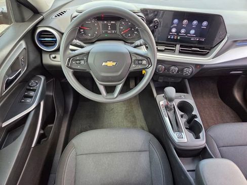 Used 2024 Chevrolet Trax LS w/ LS Convenience Package FWD image 13