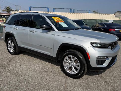 Used 2022 Jeep Grand Cherokee Limited AWD/4WD image 3