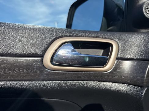 Used 2015 Jeep Grand Cherokee Altitude image 13