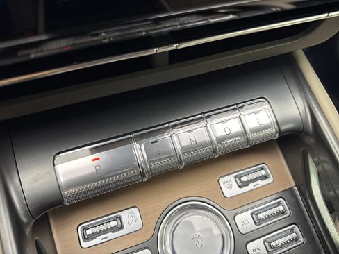 Used 2025 Lincoln Nautilus Reserve AWD/4WD image 68
