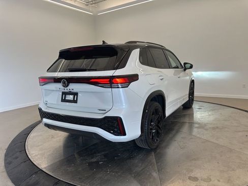 New 2026 Volkswagen Tiguan SE R-Line AWD/4WD image 8