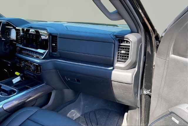 Used 2025 Chevrolet Silverado 2500 LTZ w/ LTZ Plus Package AWD/4WD image 18