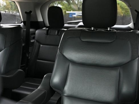 Used 2025 Ford Explorer Active w/ Active Comfort Package image 19