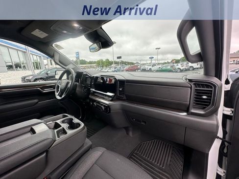Used 2023 Chevrolet Silverado 1500 LT AWD/4WD image 3
