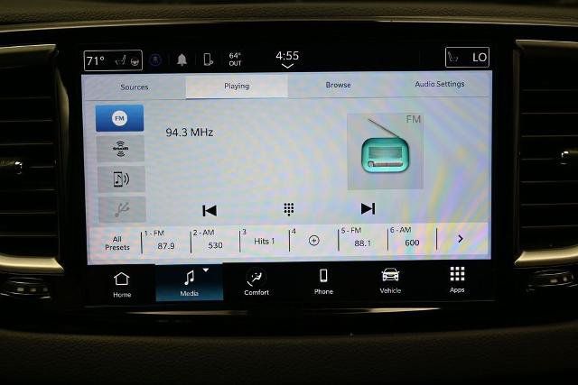 Used 2024 Chrysler Pacifica Touring-L FWD image 25