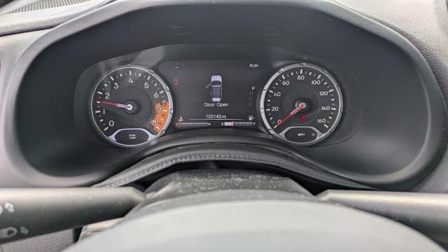 Used 2017 Jeep Renegade Trailhawk w/ Premium Trailhawk Package AWD/4WD image 9