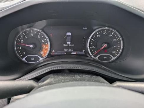 Used 2017 Jeep Renegade Trailhawk AWD/4WD image 9