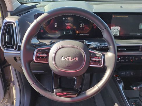Certified 2025 Kia Sorento S image 11