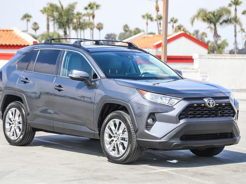 Certified 2019 Toyota RAV4 XLE Premium AWD/4WD image 4