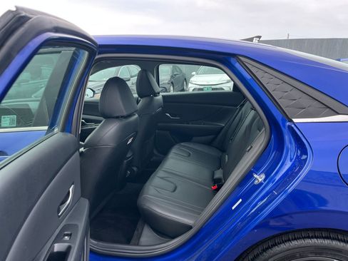 Used 2025 Hyundai Elantra Limited image 27