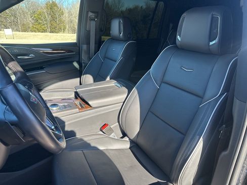 Used 2023 Cadillac Escalade ESV Premium Luxury image 16