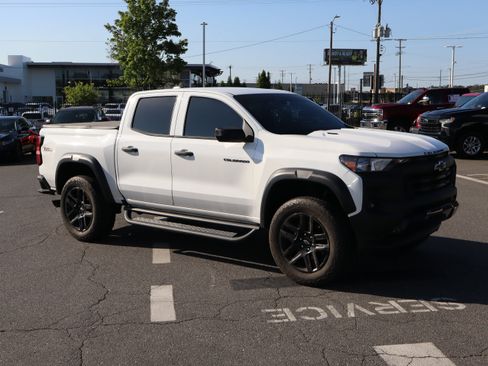 Used 2023 Chevrolet Colorado Trail Boss w/ Advanced Trailering Package AWD/4WD image 2