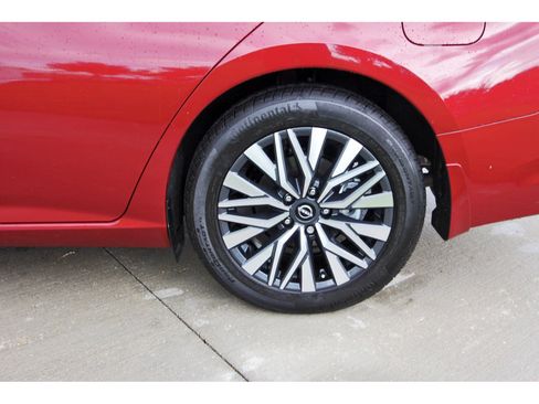Certified 2024 Nissan Altima 2.5 SV w/ SV Premium Package FWD image 32