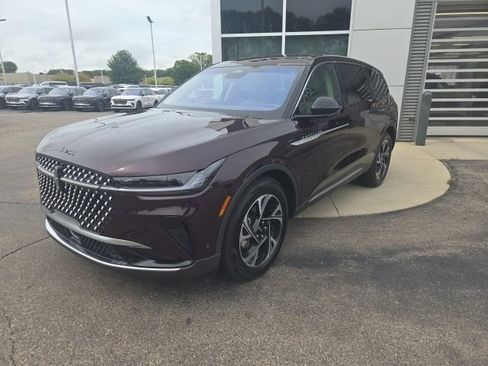 Used 2024 Lincoln Nautilus Premier w/ Equipment Group 102A AWD/4WD image 2