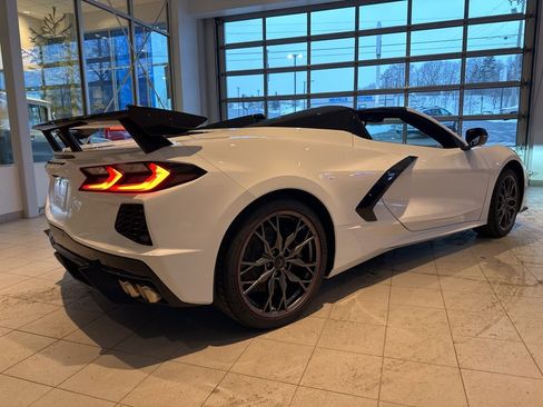 Used 2025 Chevrolet Corvette Stingray Premium Conv w/ Z51 Performance Package image 27