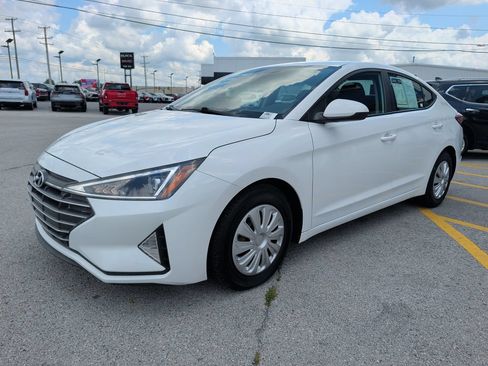 Used 2020 Hyundai Elantra SE w/ Cargo Package (C1) FWD image 3