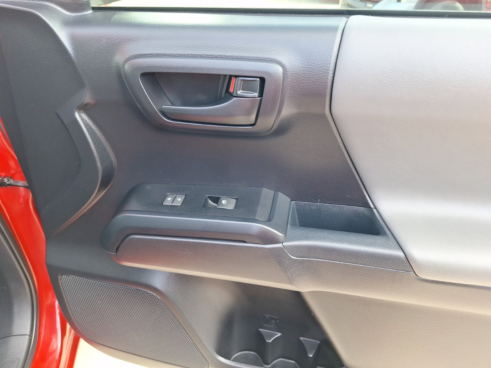 Used 2020 Toyota Tacoma SR AWD/4WD image 34