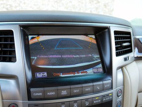 Used 2013 Lexus LX 570 4WD w/ Luxury Pkg w/Pre-crash image 28