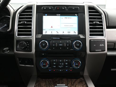 Used 2017 Ford F250 Lariat w/ Lariat Ultimate Package AWD/4WD image 17