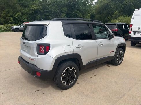 Used 2016 Jeep Renegade Trailhawk AWD/4WD image 7