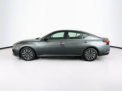 Used 2025 Nissan Altima 2.5 SV FWD image 4