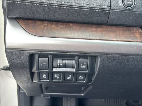Used 2018 Subaru Outback 3.6R Limited AWD/4WD image 15