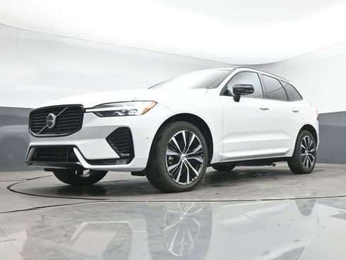 Used 2023 Volvo XC60 B5 Plus FWD image 13