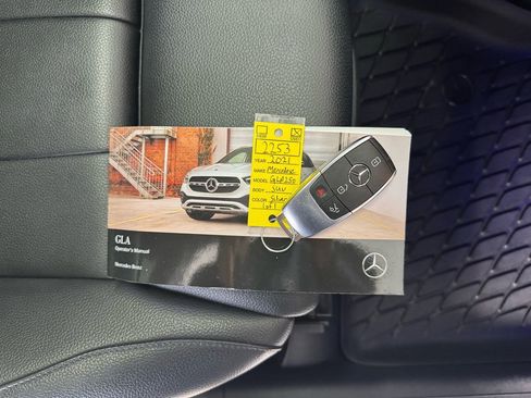 Used 2021 Mercedes-Benz GLA 250 4MATIC w/ Premium Package image 33
