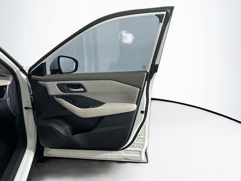 Used 2023 Nissan Rogue SV FWD image 31