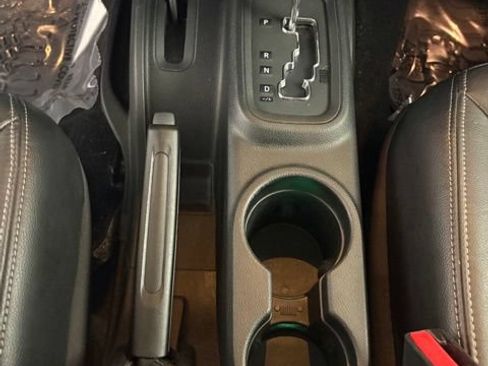 Used 2016 Jeep Wrangler Sahara AWD/4WD image 15
