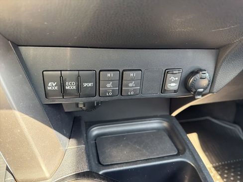 Used 2018 Toyota RAV4 Limited w/ Advanced Technology Package AWD/4WD image 15
