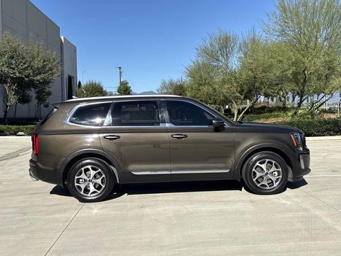 Used 2022 Kia Telluride EX image 2