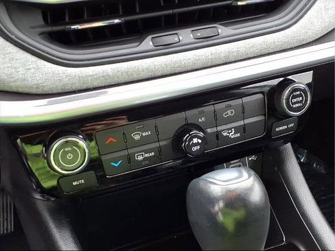 Used 2022 Jeep Compass Latitude image 14