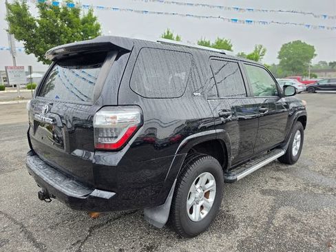 Used 2018 Toyota 4Runner SR5 AWD/4WD image 5