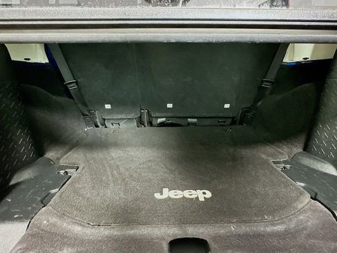 Used 2016 Jeep Wrangler Unlimited Rubicon w/ Connectivity Group image 23