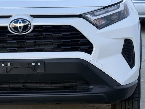 Used 2025 Toyota RAV4 LE image 9