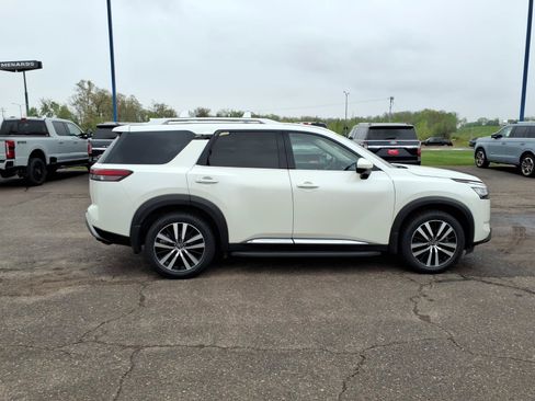 Used 2023 Nissan Pathfinder Platinum w/ Lighting Package (N93) AWD/4WD image 7