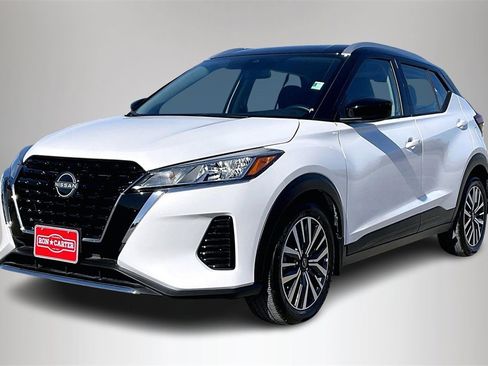 Used 2024 Nissan Kicks SV image 2