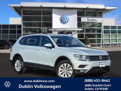 Used 2018 Volkswagen Tiguan SE w/ Panoramic Sunroof Package image 1