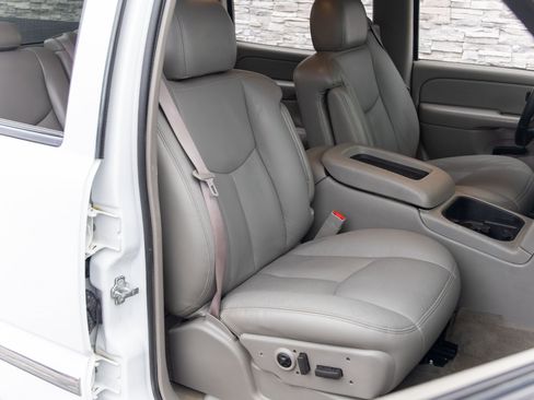 Used 2005 GMC Sierra 2500 SLT w/ Heavy-Duty Power Package image 32