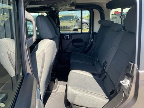 New 2025 Jeep Gladiator Sport image 22