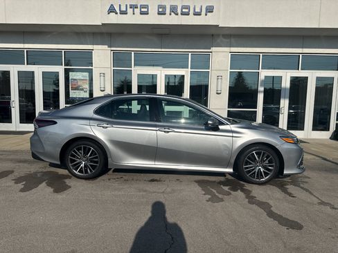 Used 2024 Toyota Camry XLE FWD image 2
