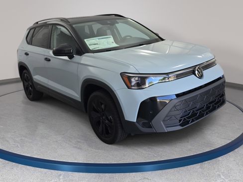New 2026 Volkswagen Taos SE FWD image 3