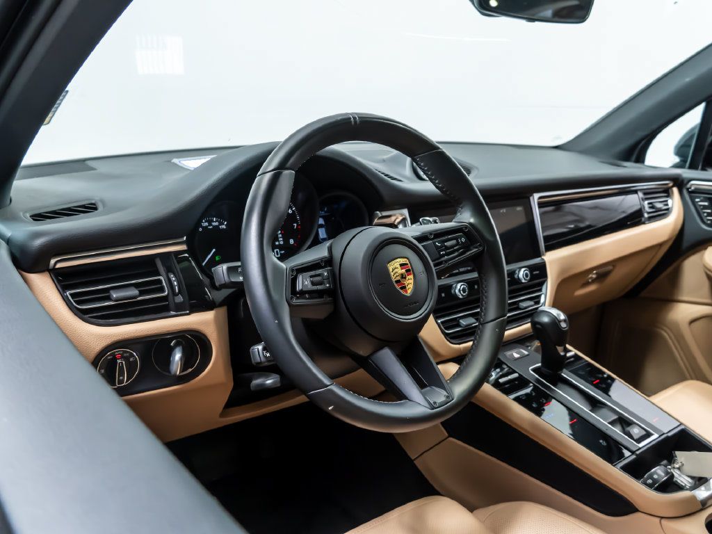 Used 2023 Porsche Macan AWD/4WD image 4