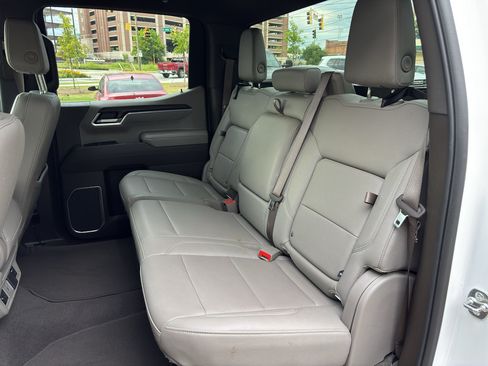 Used 2025 GMC Sierra 1500 SLT AWD/4WD image 13