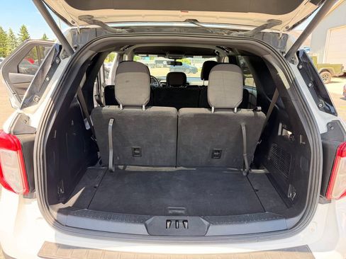 Used 2020 Ford Explorer XLT w/ Cold Weather Package AWD/4WD image 31