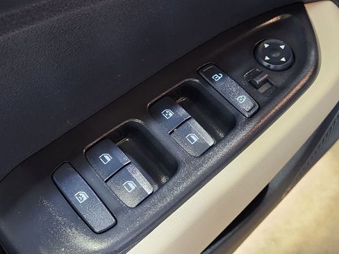 Used 2021 Hyundai Venue FWD image 42